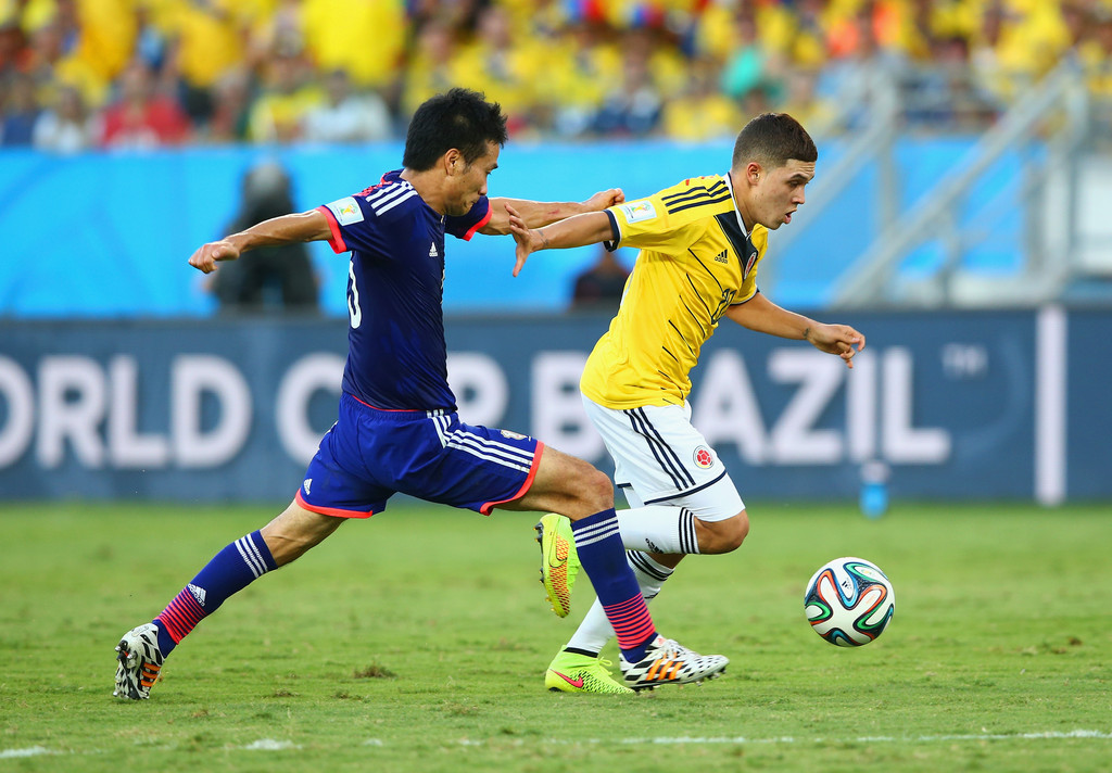 网红“小溥仪”现场观战北京国安比赛，与张稀哲合影留念（“小溥仪”网红现身国安主场观赛，与张稀哲同框留念）