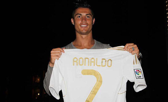 愿无大碍！英冠查尔顿vs朴茨茅斯因看台球迷昏迷不醒腰斩（祈愿平安！英冠查尔顿对阵朴茨茅斯因看台球迷昏迷比赛中止）