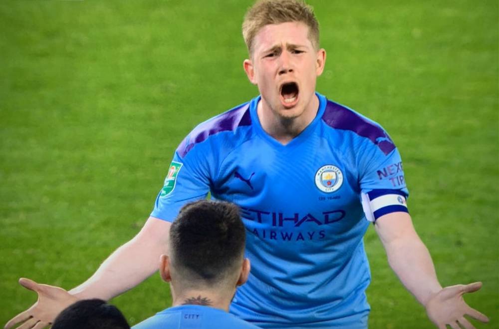 挑事？每日邮报称安东尼比赛中头槌犯规，逃过一张红牌（每日邮报：安东尼比赛中疑似头槌犯规，逃过红牌处罚）