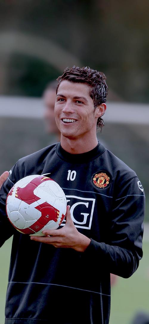 姆巴佩对阵赫罗纳时与第四官员发生争执：我说话的时候看着我！（姆巴佩战赫罗纳与第四官员爆发口角： ＂我说话时看着我！）