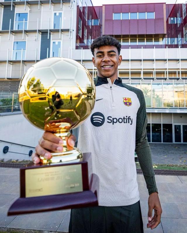 世体：费尔明今天将接受检查确定周末能否上场，预计欧冠复出（世体：费尔明今日接受检查评估周末能否出战，欧冠预计复出）