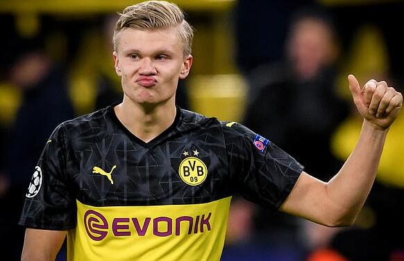 倒钩踢到对手面部被罚下，安东尼：我想赢，这是一个无意动作（倒钩误中对手脸部吃红牌，安东尼：只想赢，并非故意）