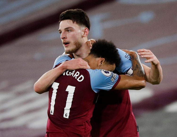 篮球湖人客场取胜，球迷直呼不容易（湖人客场告捷，球迷感叹来之不易）