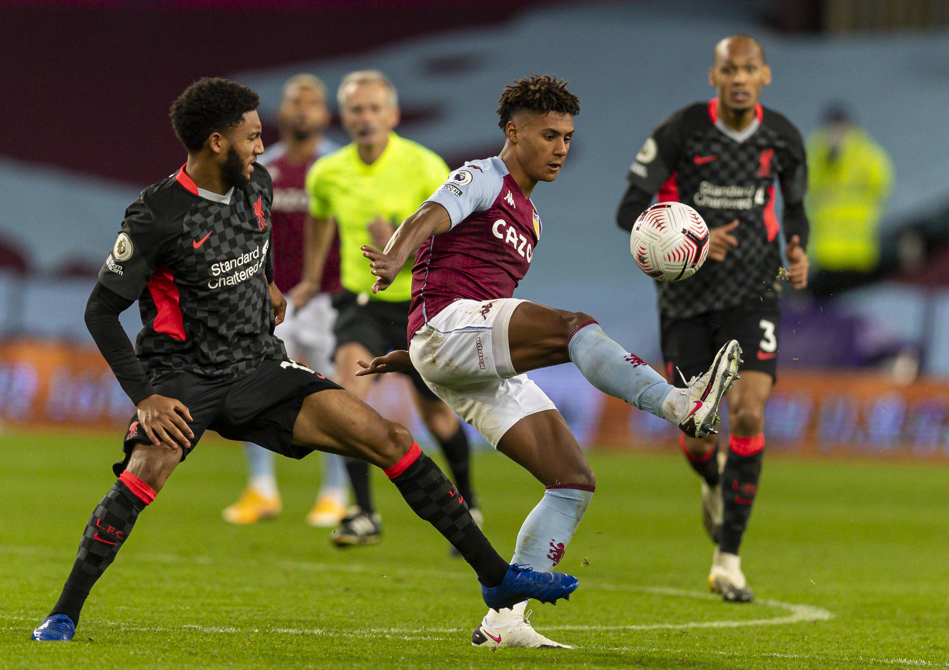 豪门悲喜夜：维拉2-1绝杀阿森纳 曼城3-0落后枪手2分 切尔西3轮不胜（英超豪门冷暖夜：维拉2-1补时绝杀枪手 曼城3-0仍落后2分 切尔西陷三轮不胜）